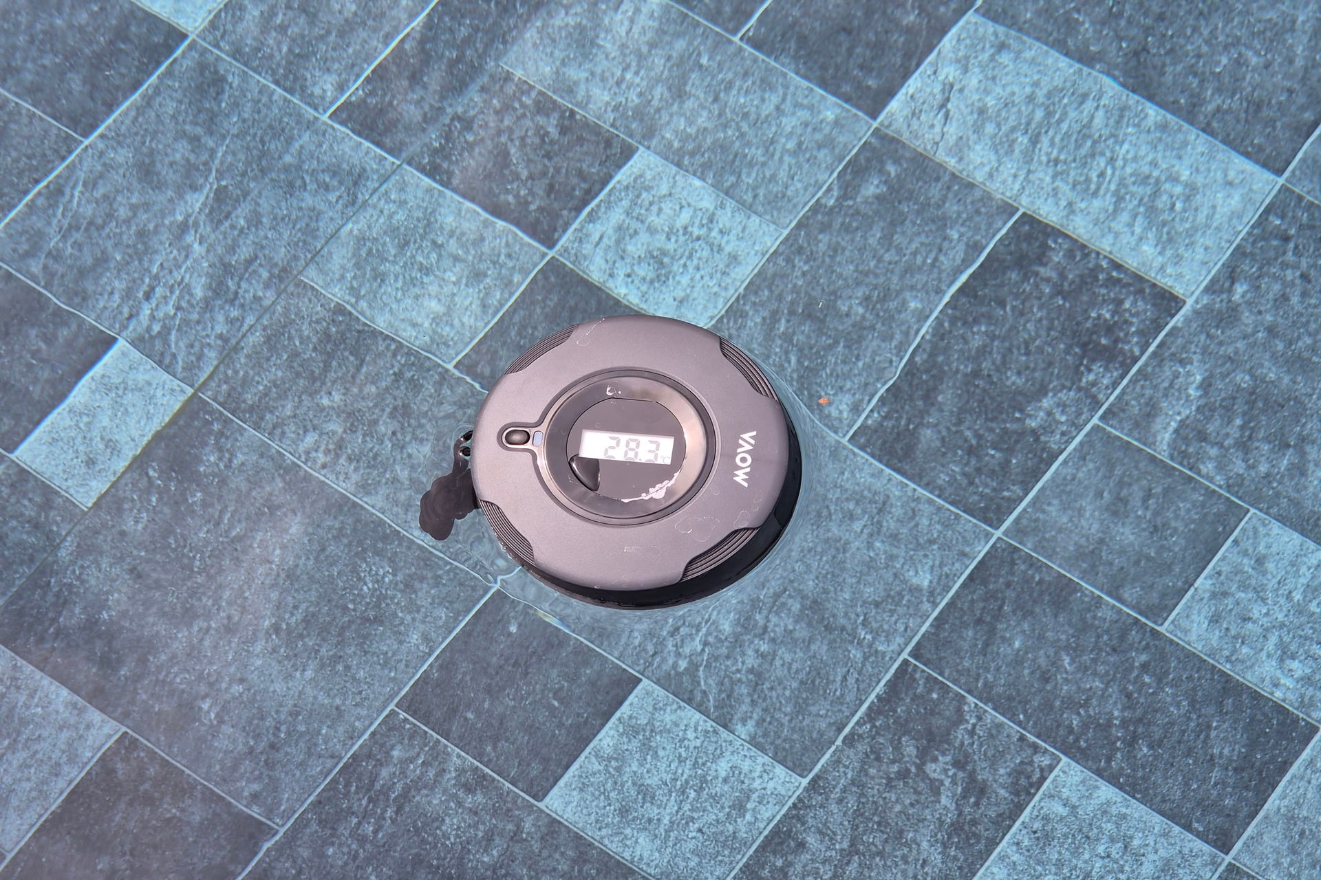 test robot piscine Mova Rover X10 et son AquaSonar