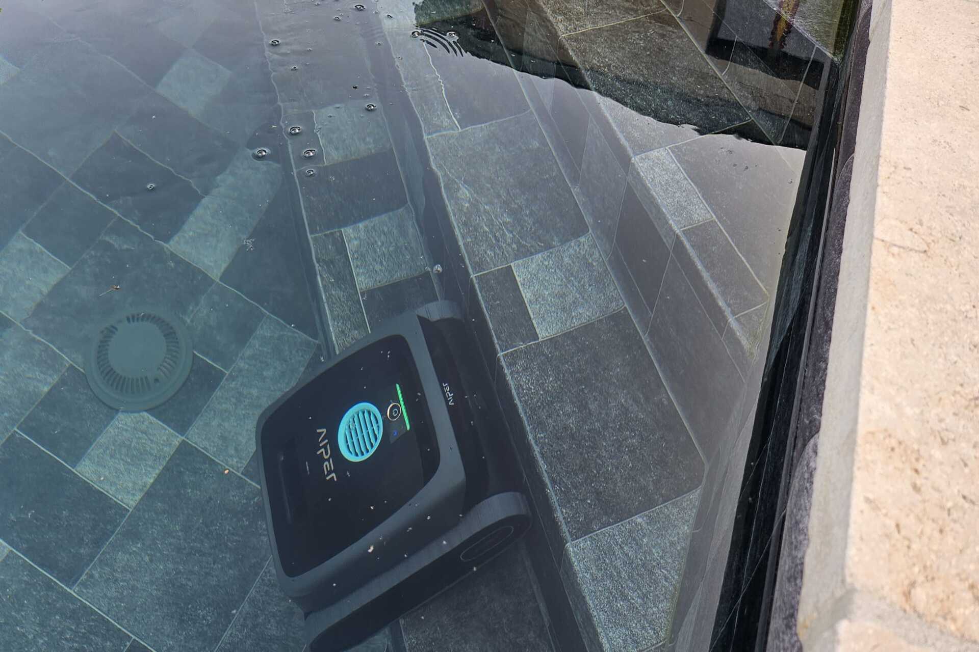 application IA Navium base de charge caméra marche escalier