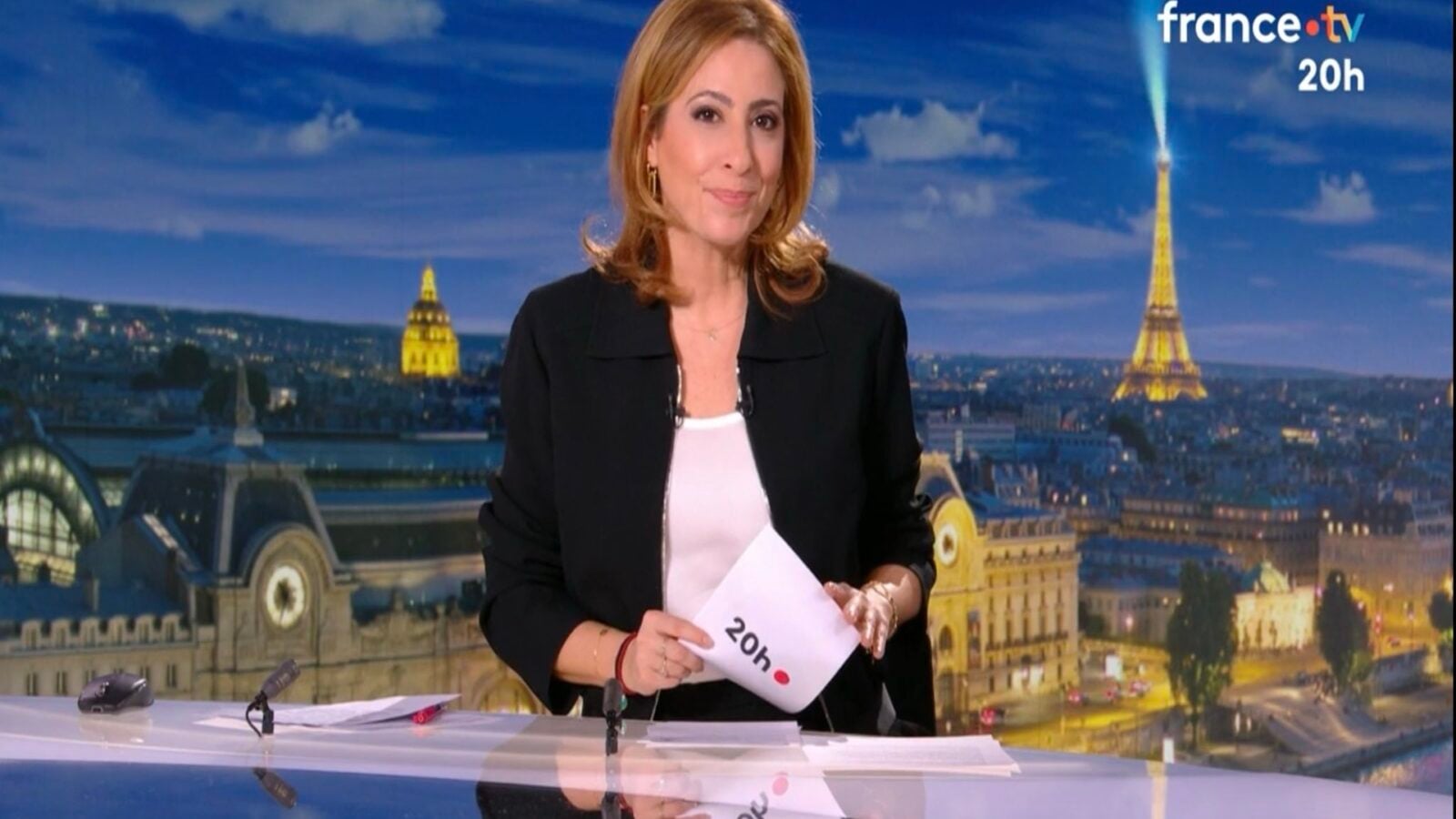 Léa Salamé déserte le 20 heures : pourquoi la présentatrice a quitté France 2 d’une heure à l’autre ?
