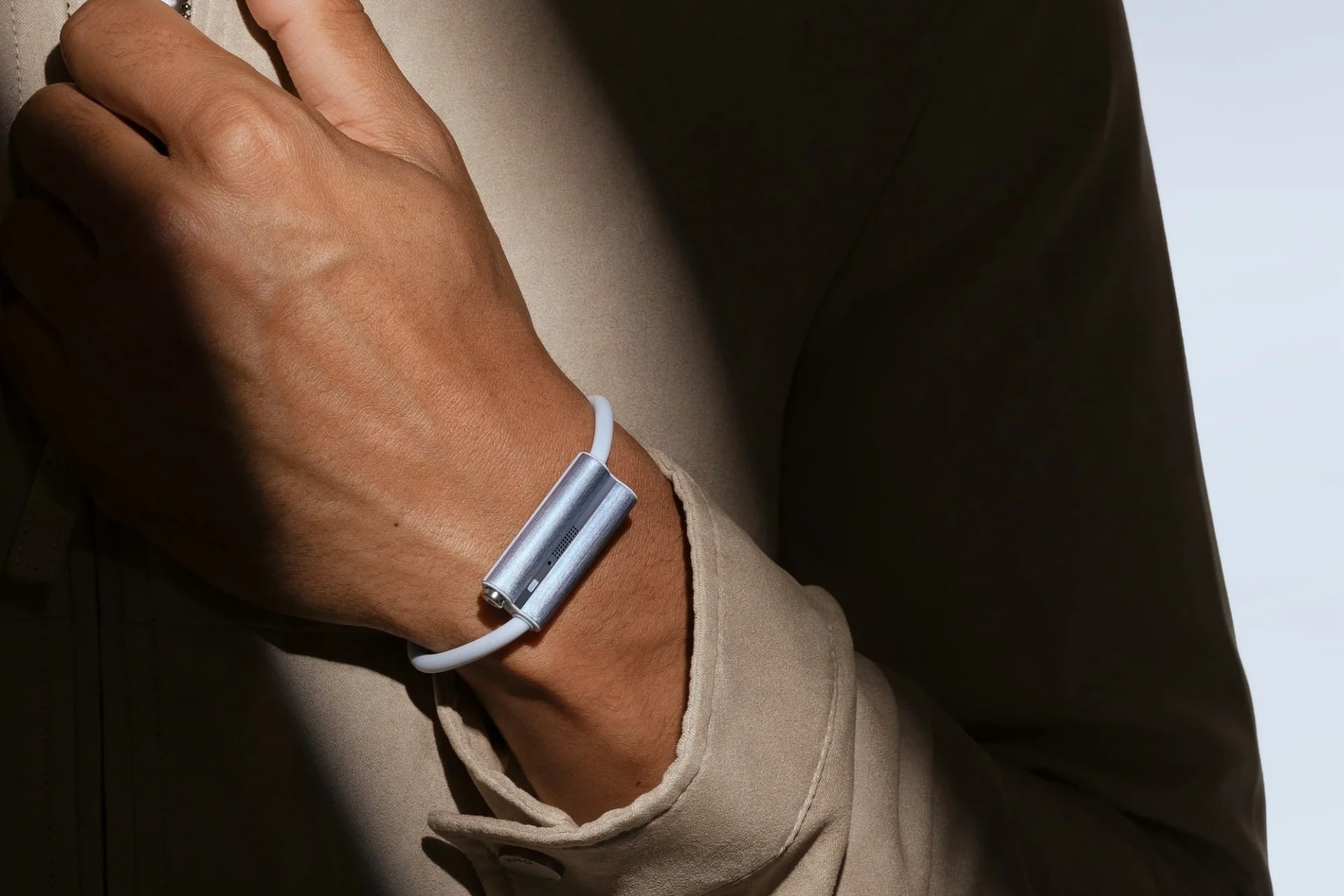 Luffu Link Bracelet Connecte Fondateurs Fitbit Sante Securite