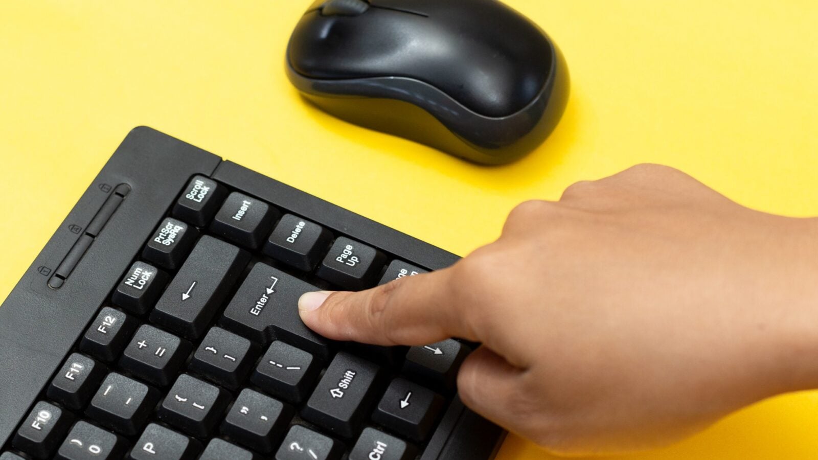 “Vous ne le verrez pas”, mais il peut vous trahir : Claude adopte un marqueur invisible pour identifier les textes générés par l’IA