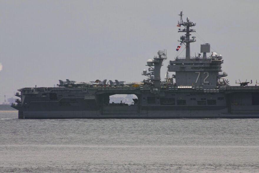 Sur le porte-avion Abraham Lincoln, les conditions sont si déplorables que des soldats américains tentent de mettre fin à leurs jours
