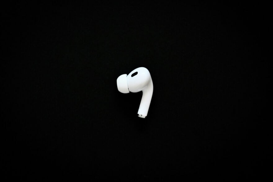 Apple prépare des AirPods avec caméra : ils sortiront en même temps que l’iPhone 18 Pro