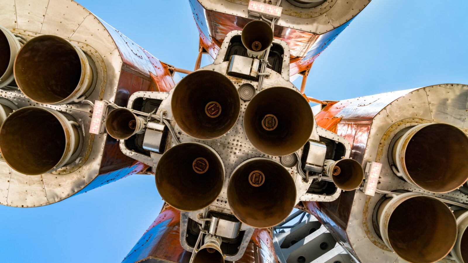 Une usine de fusées russes explose : l’Ukraine s'en prend au programme spatial de Poutine