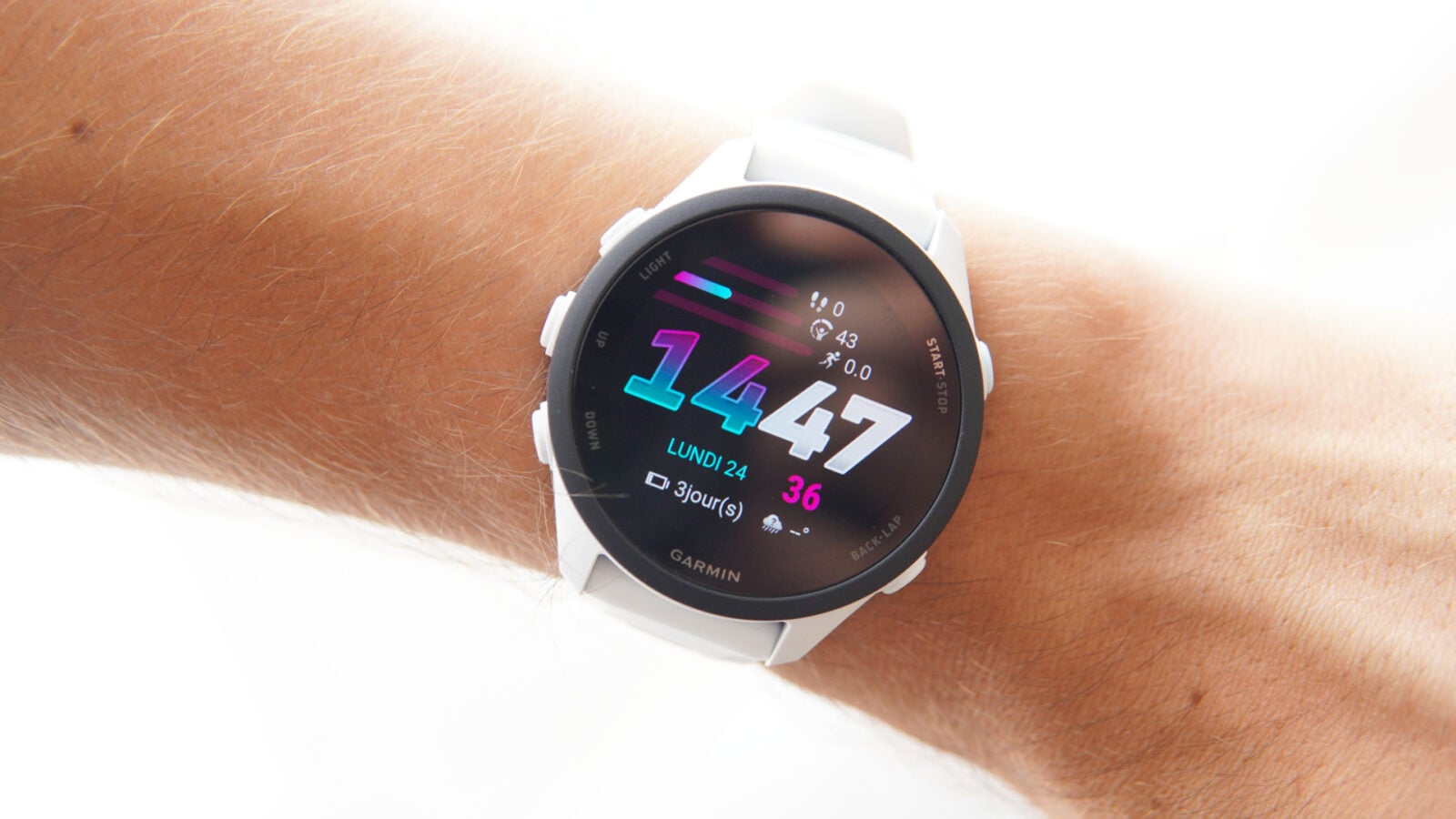 J’ai testé la moins chère des montres Garmin pour le sport : mon avis sur la Forerunner 70