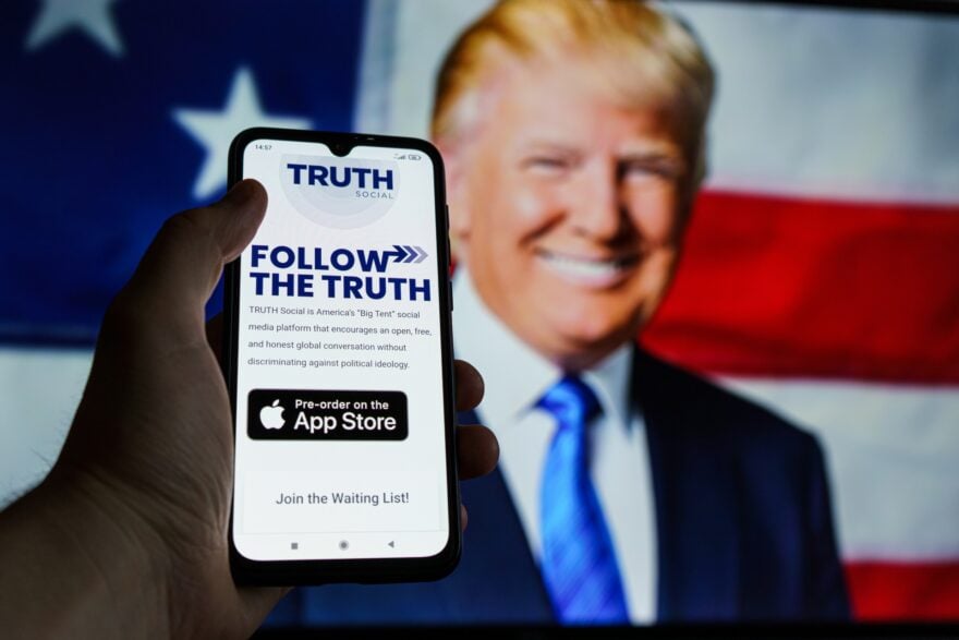 Pertes abyssales pour Truth Social : Donald Trump abandonne la crypto et tente un pari fou