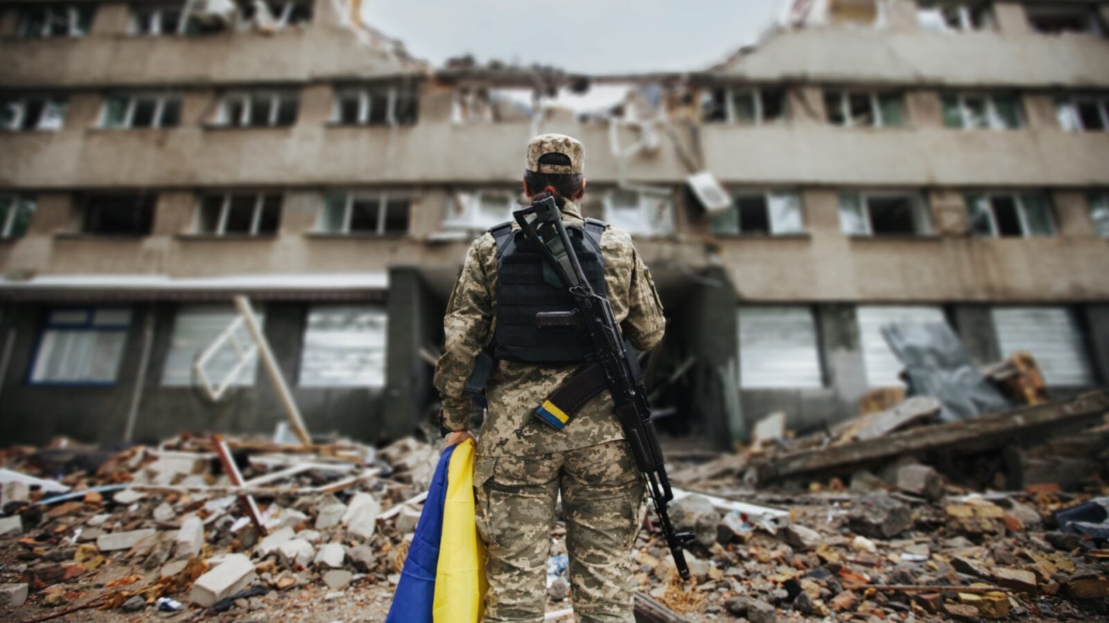 IA militaire, câbles intelligents et puces : le Royaume-Uni signe un accord historique avec l’Ukraine pour se préparer à la guerre 3.0