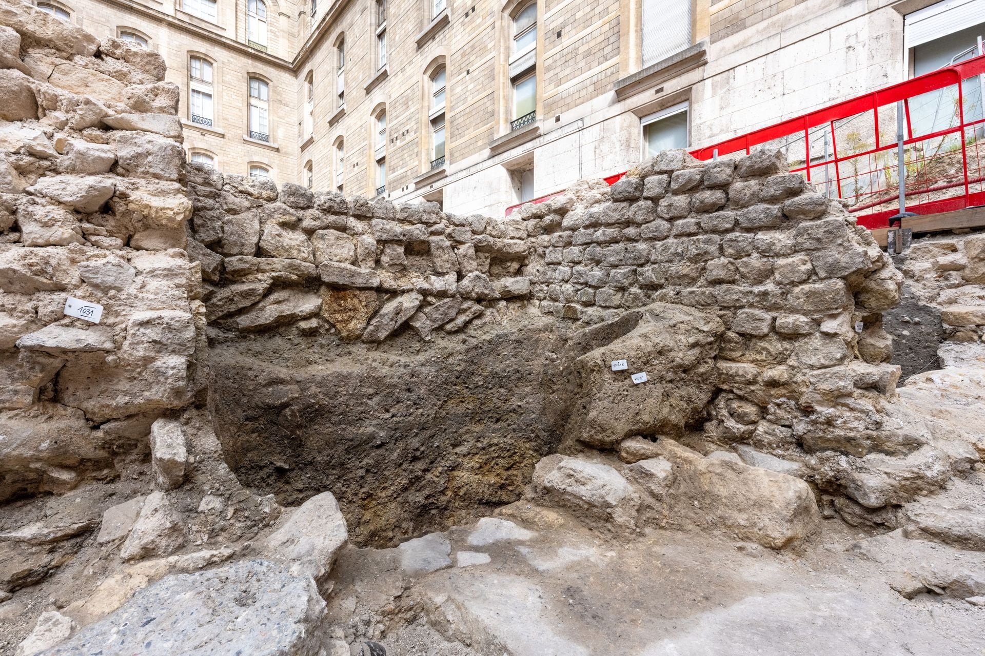 Le Chantier De Fouilles Archéologique Dans L'enceinte De L'hôtel Dieu Ap Hp. ©hamid Azmoun