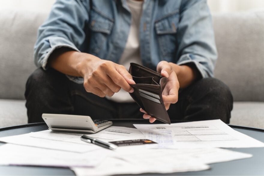 L’IA menace-t-elle votre salaire ? Anthropic révèle le scénario extrême qui le ferait chuter dans certains métiers, d’ici 2030