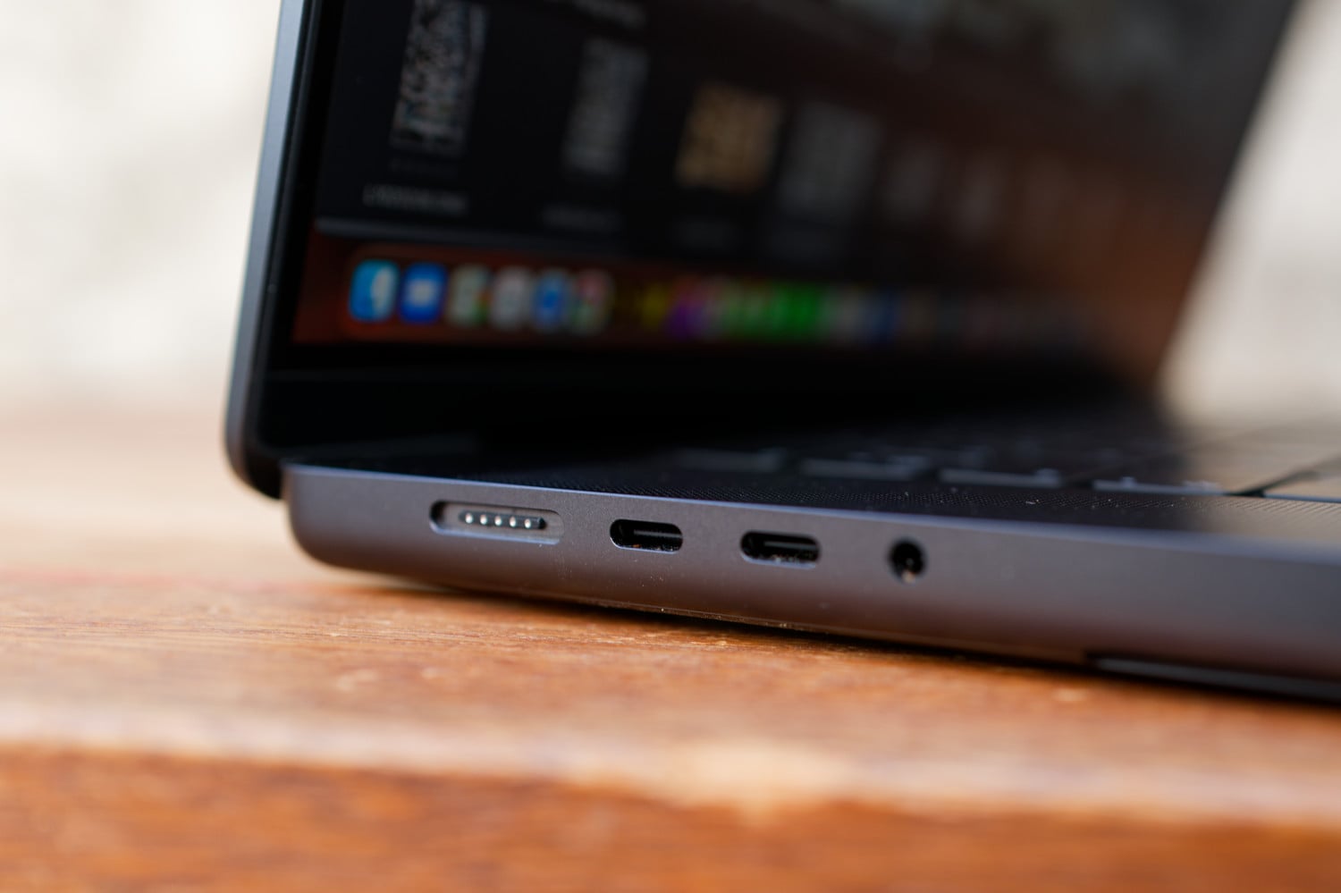 MacBook Pro 16 M5 Max