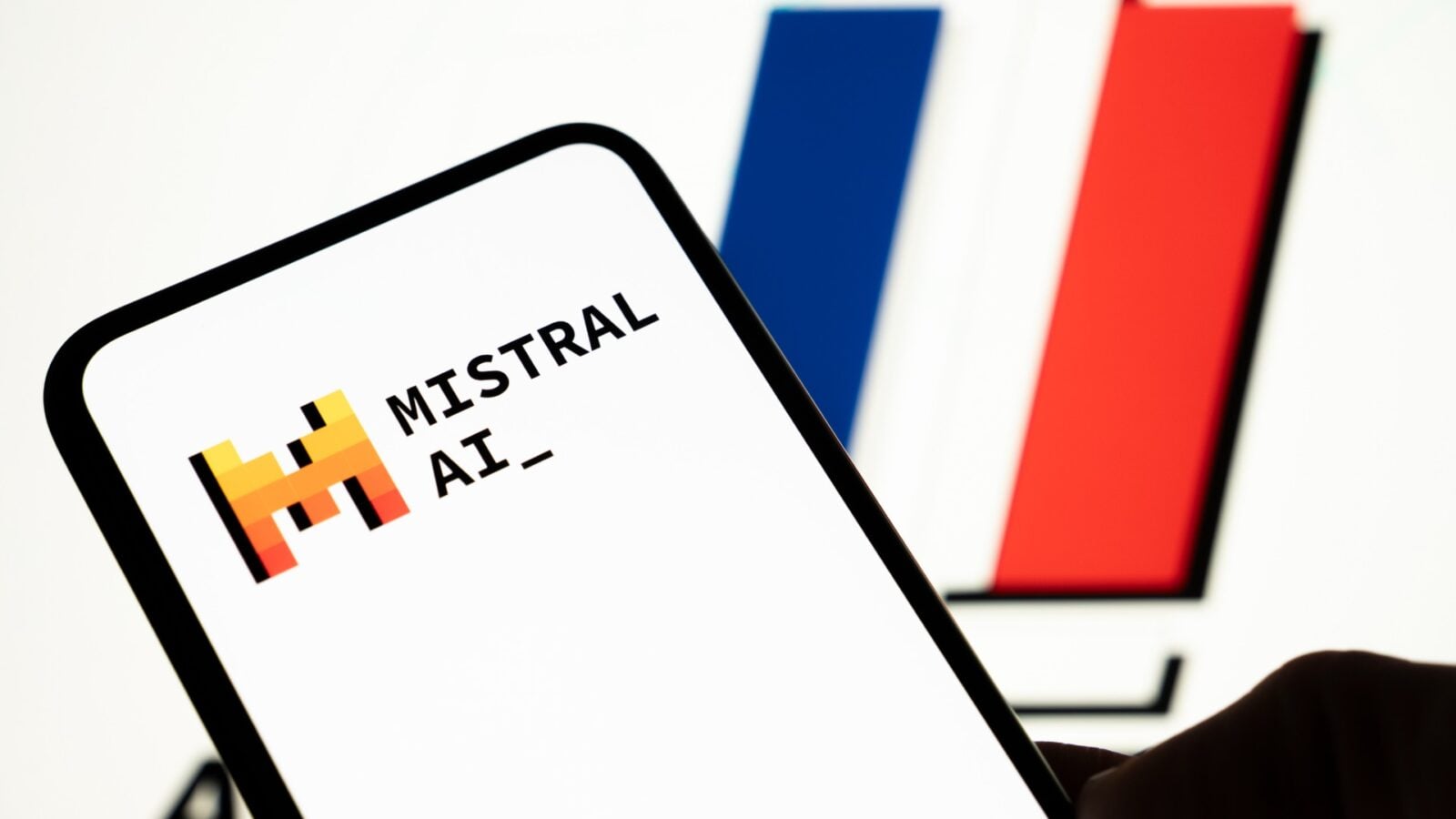 Mistral a un plan : voici comment l'IA française contourne les géants américains pour percer à l’international