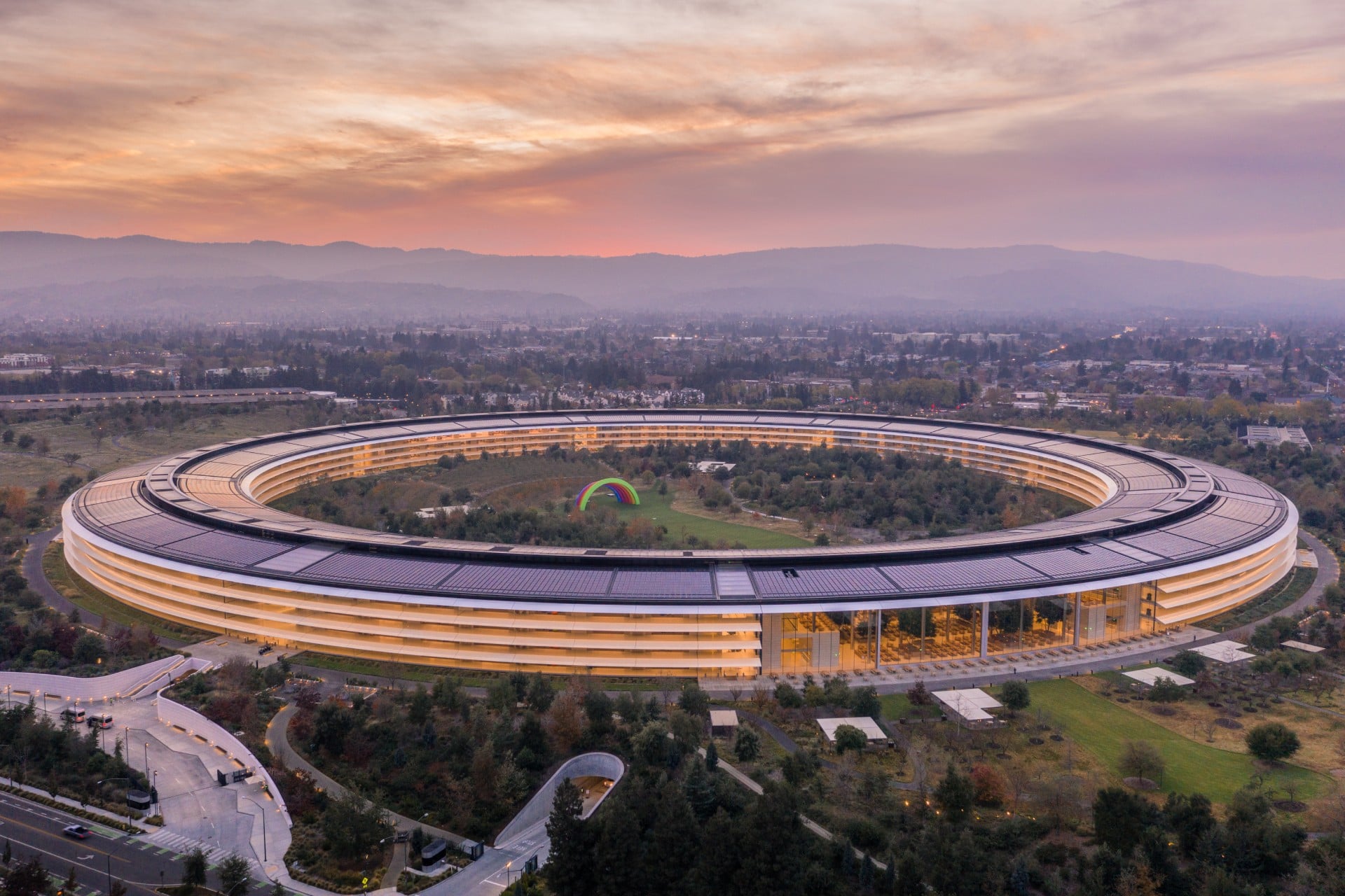 Apple Restructuration