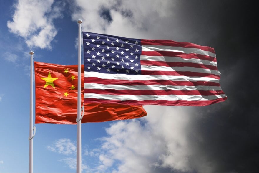 Aussi utile que dangereuse : la sécurité de l’IA se décide entre Washington et Pékin (en oubliant la France et l’Europe)