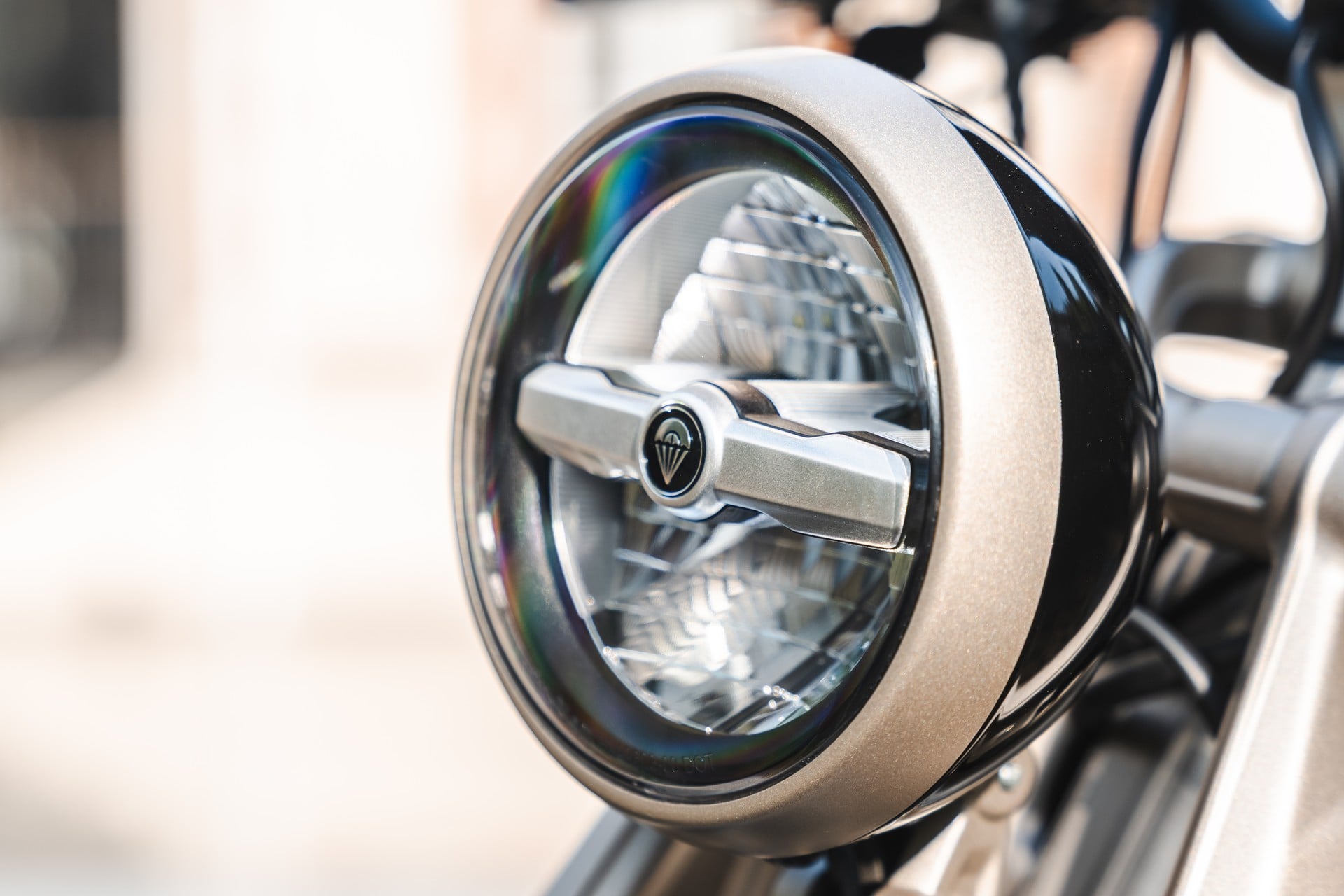 Essai Royal Enfield Flying Flea C6 Phare Avant Led