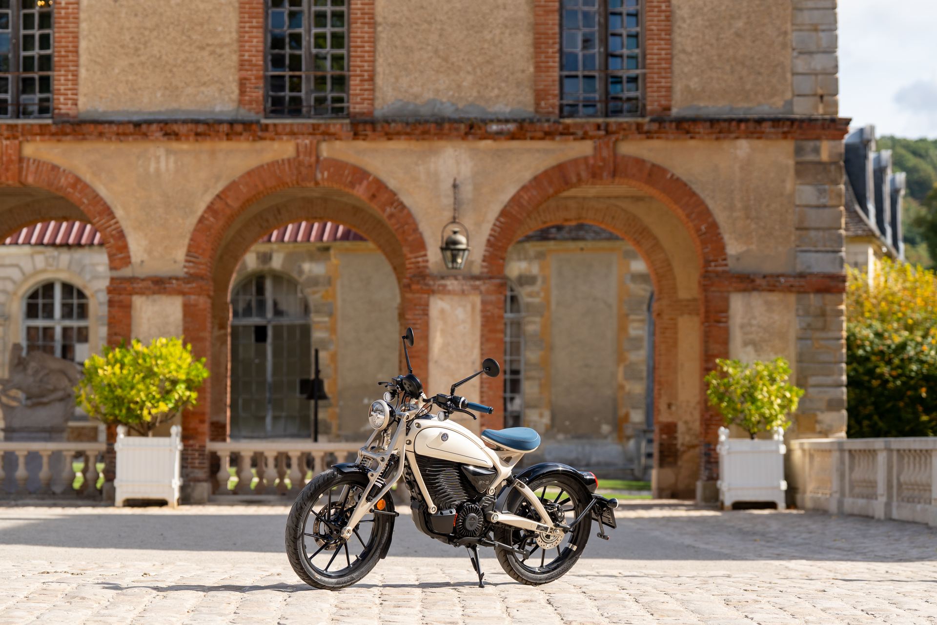 Essai Royal Enfield Flying Flea C6 Profil Chateau