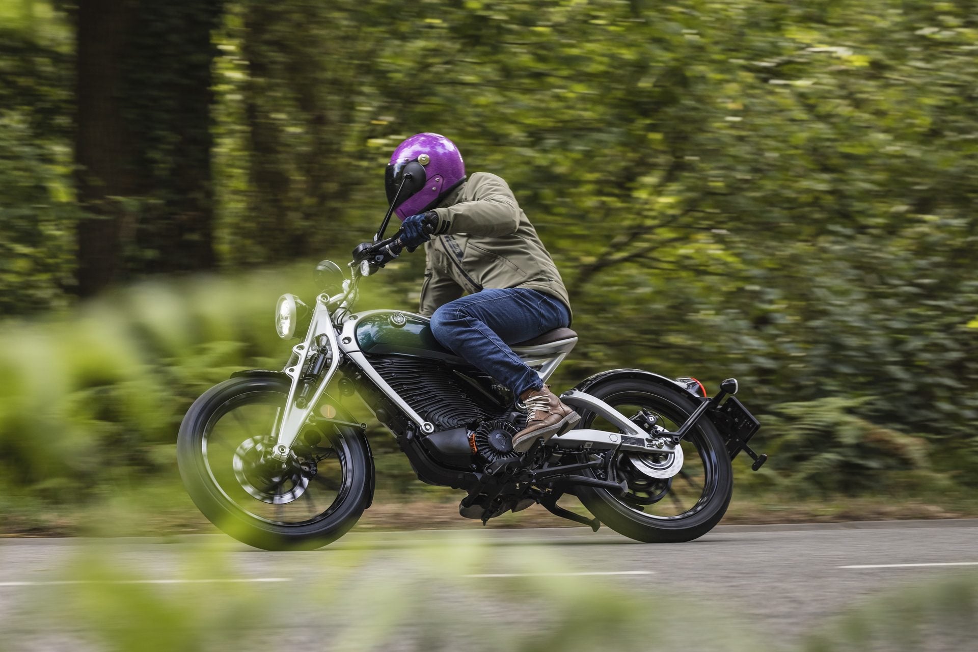 Essai Royal Enfield Flying Flea C6 Profil Gauche En Roulage