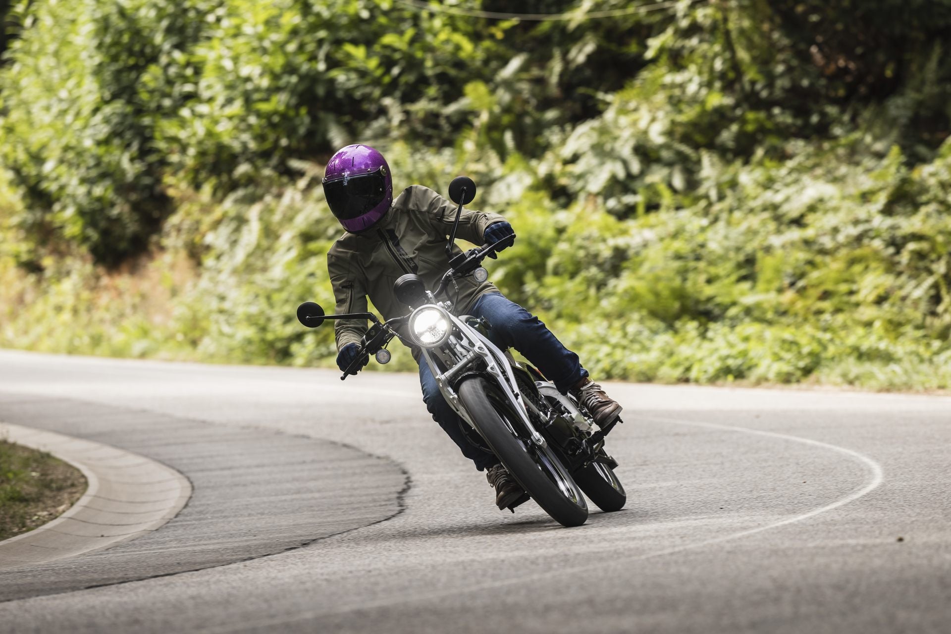 Essai Royal Enfield Flying Flea C6 Virage Vue Avant