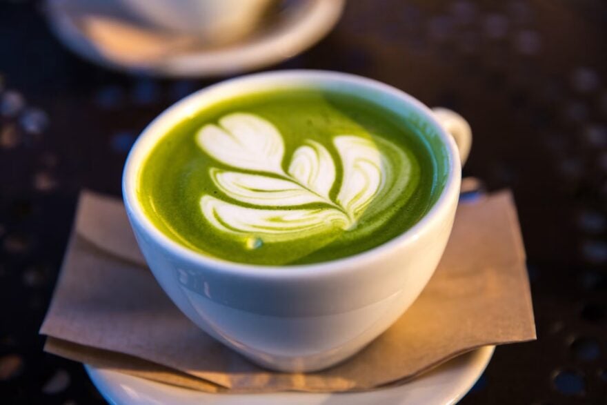 Matcha : pourquoi cette boisson “healthy” menace votre santé ?
