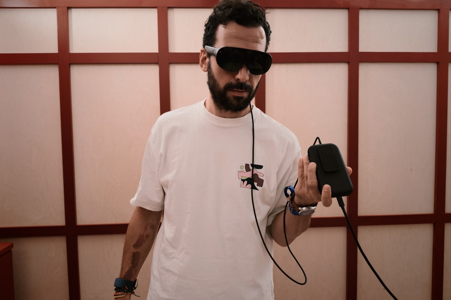 Prise En Main Meta Vr Glasses Essayage Lunettes Portrait