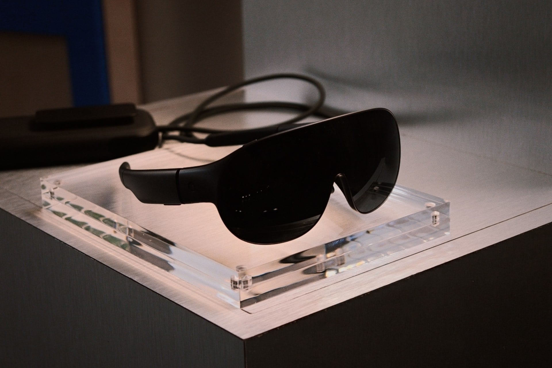 Prise En Main Meta Vr Glasses Lunettes Exposition Vue Trois Quarts