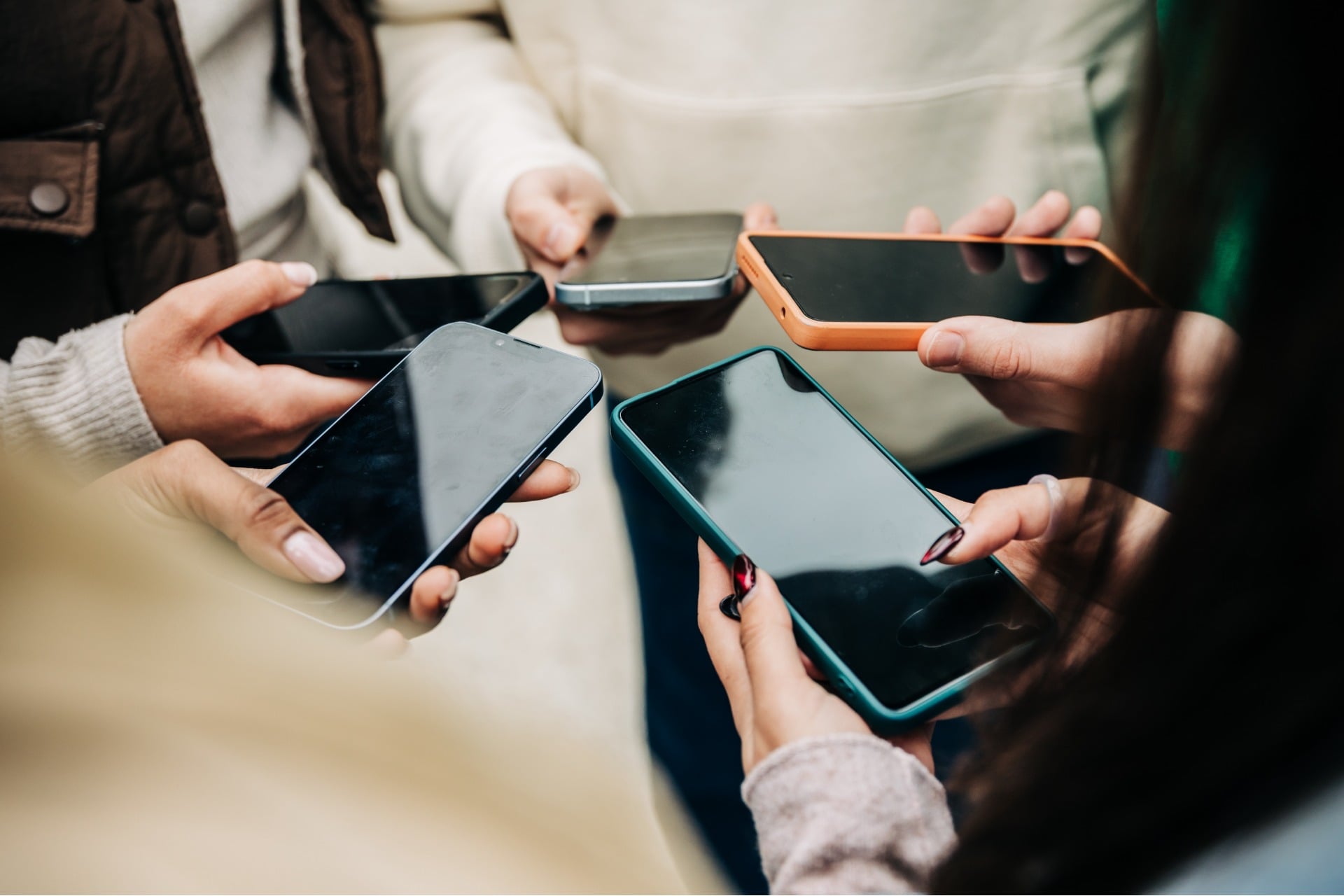 Smartphone Ados Reseaux Sociaux Unicef Etude