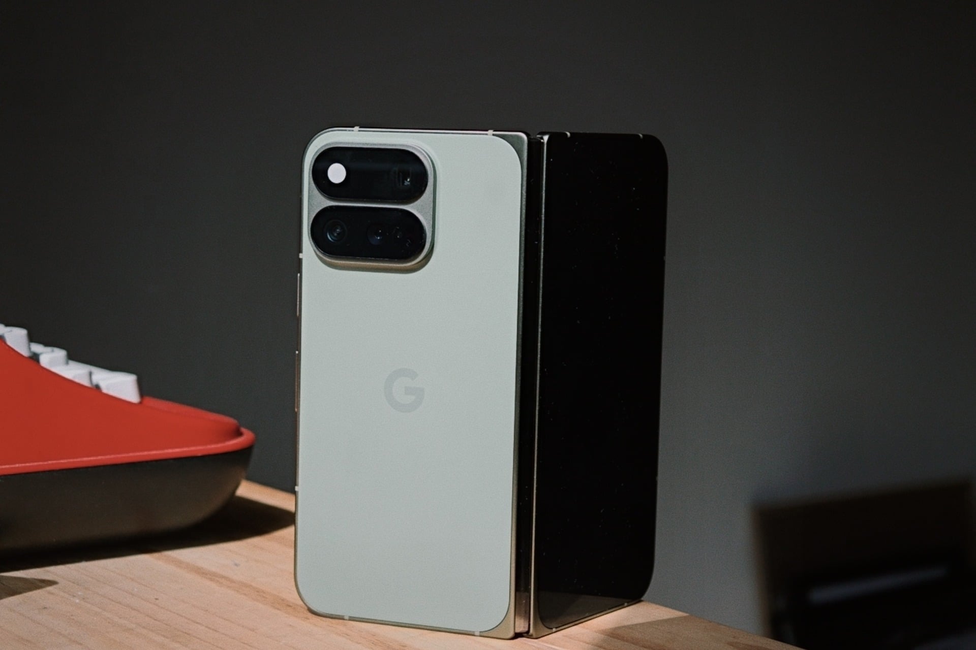 Test Google Pixel 11 Pro Fold Charniere Design Semi Ouvert