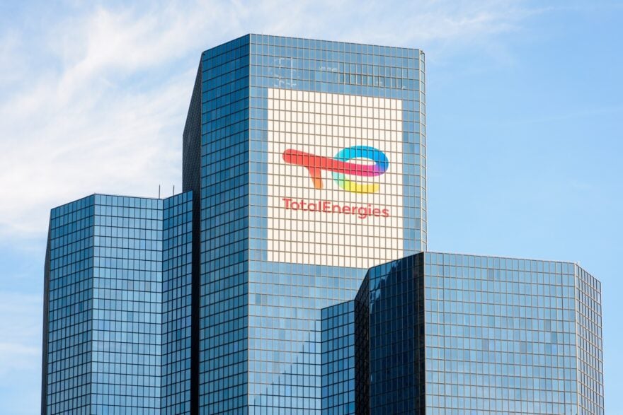 TotalEnergies veut produire toujours plus de pétrole, ses actionnaires se frottent les mains