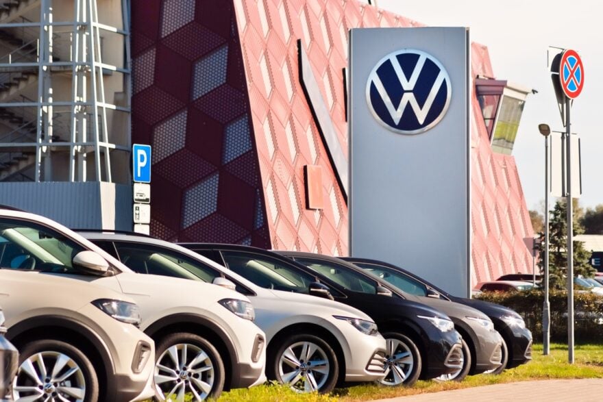 Ce ne sera pas 50 000, mais 100 000 emplois supprimés chez Volkswagen : le géant allemand n’arrive pas à sortir de la tourmente