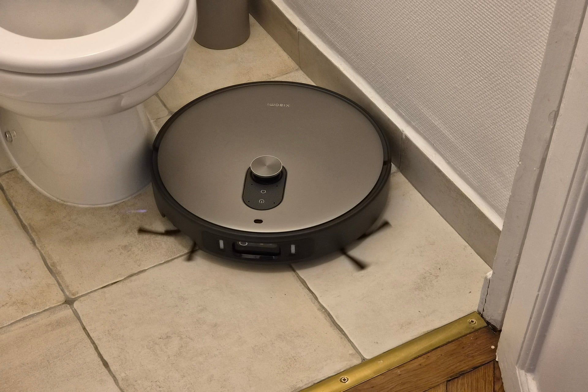 Test robot aspirateur Xiaomi Robot Vacuum 6 Max cover avis sac poussière retour vidéo angle aspiration carrelage
