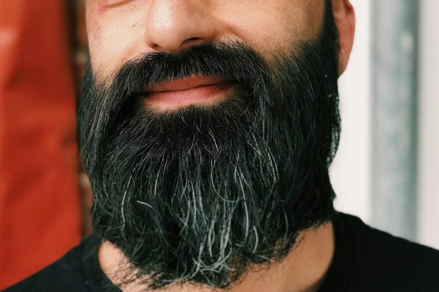 Vous portez une barbe ? Des scientifiques pensent avoir trouvé pourquoi l’évolution vous en a donné une