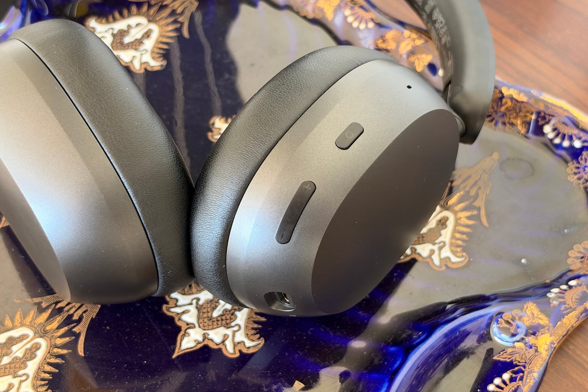 Les boutons du casque Xiaomi Redmi Headphones Neo peu épais