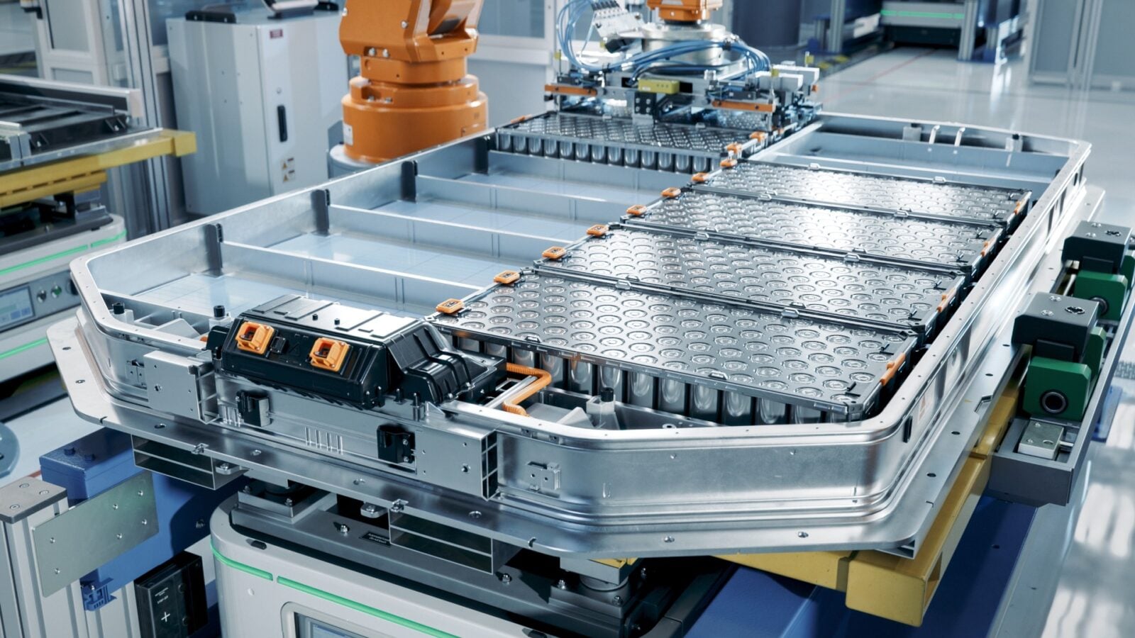 Des batteries pour voitures électriques made in France : pénétrez dans la gigantesque usine du chinois Envision à Douai