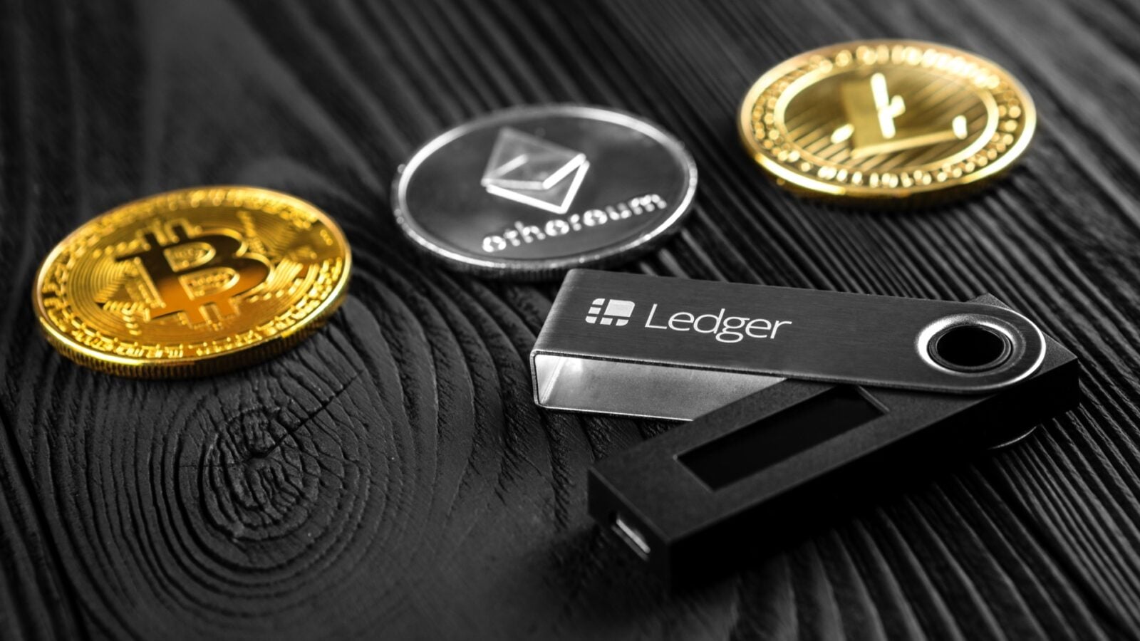 Ledger Hack Une puce espionne sous l’écran : la sécurité des clés crypto Ledger ...