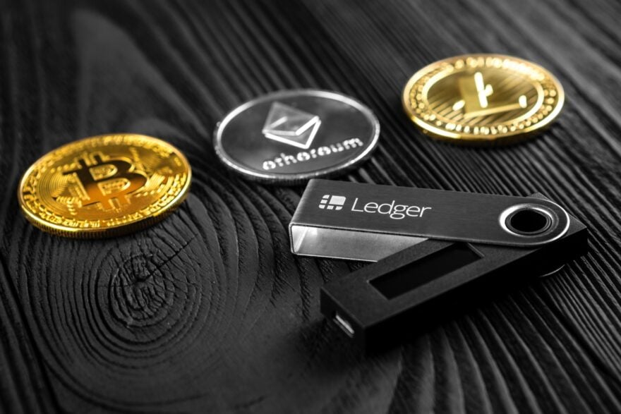 Une puce espionne sous l’écran : la sécurité des clés crypto Ledger ébranlée par une attaque inédite