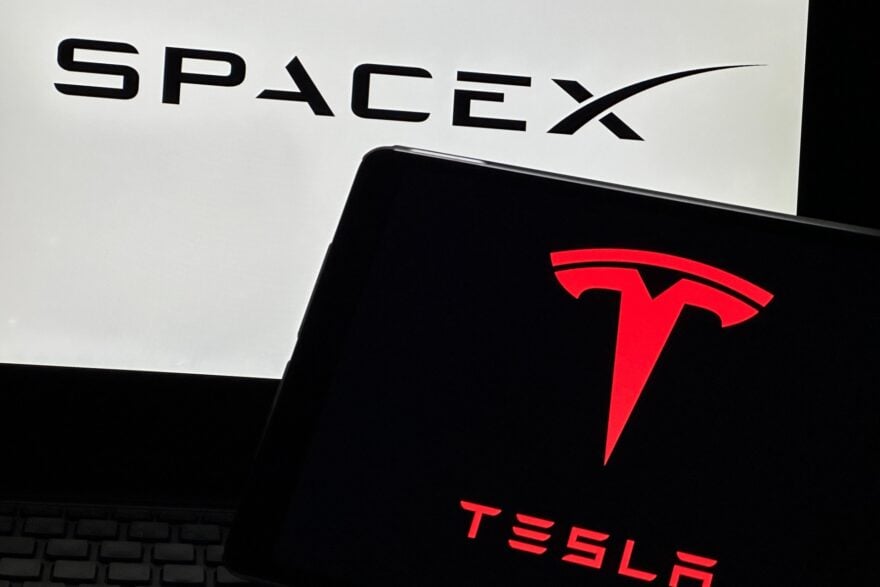 Elon Musk vient de confirmer le projet de fusion entre Tesla et SpaceX : voici ce qu’on sait, pour le moment