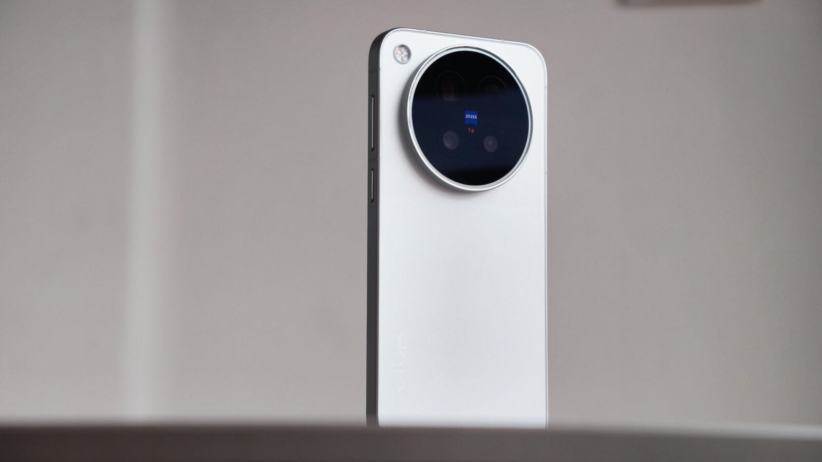 Avec ses X500 Pro et X500 Pro Max, vivo tente un retour en grâce sur le marché français des smartphones en misant sur la photo